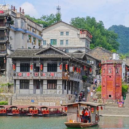 【中午12点出发】边城茶峒+拉拉渡+夜游芙蓉镇+瀑布一日游