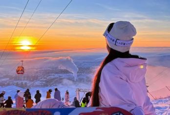 亚布力滑雪一日游【网红雪服+马拉爬犁+驯鹿部落+森林小火车】【[VIP出行]亚布力西站/酒店上门接（亚布力南站/亚布力滑雪旅游度假区内免费接送）】
