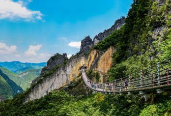 武陵山大裂谷+816工程景区一日游【8人团丨多线路可选】【[多样玩法]多去一个景点，套餐A：乌江赤壁观景台；套餐B：乌江画舫游船；套餐C:白鹤梁水下博物馆！】