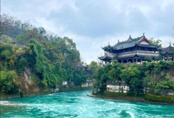 四川成都清朝古街道+杜甫草堂+武侯祠+大熊猫繁育基地包车日游【丰富多样，涵盖历史文化，自然风光，美食，现代都市风貌时尚】