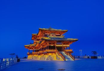 抚远黑瞎子岛（不含门票）东极广场＋乌苏镇+市区1日游【迎华夏第一缕朝阳 游东极广场 登黑瞎子岛赏宝塔 看野熊 观两江风光 品赫哲风情 一日尽览华夏极境风光】