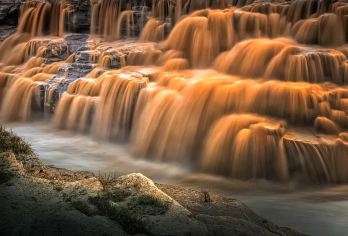 壶口瀑布包车一日游【可选五座/七座/九座纯玩】【俯瞰壶口瀑布大自然奇观，看黄河之水天上来，一壶收的壮观！】