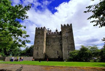 爱尔兰都柏林出发：本拉提城堡+戈尔韦湾【行程可调】【省时省心+行程灵活+VIP包车一站式服务+中文司导】