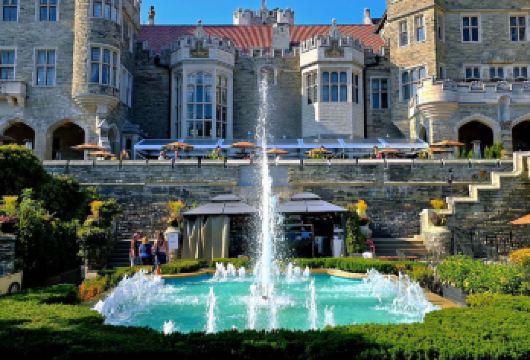 加拿大多伦多卡萨罗马城堡-巴塔鞋博物馆-加拿大电视塔一日游【从城堡到天际线，穿越多伦多的历史与现代】