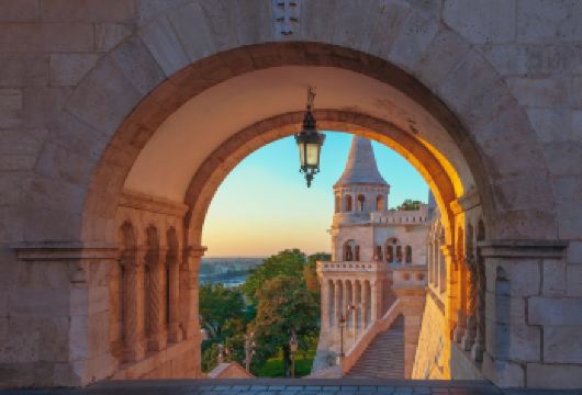 匈牙利布达佩斯-网红香槟游船-国会大厦-渔人堡｜热门明星路线【[中文司导可选]提供基础接送，满足不同旅客需求】