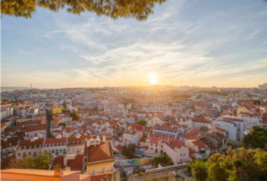 里斯本市区一日游＋景点可选＋地陪＋一家一团【漫步里斯本老城精华，打卡世遗修道院、百年教堂与山顶城堡，俯瞰红屋顶全景，漫步自由大道感受葡式风情，】