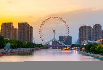 [天津] 五大道、古文化街、瓷房子一日游【这是一个历史街区，拥有 230 多栋具有多种欧洲建筑风格的建筑，其历史可以追溯到清朝晚期。 著名的文化街，提供民间工艺品、当地小吃和浓郁的中国传统文化气息。 这是一座令人惊叹的博物馆，展示独特的瓷器艺术品，建筑的每一寸都装饰着色彩缤纷的陶器。】