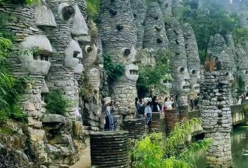 贵阳+花溪夜郎谷+花果园白宫+双子塔上门接送/行程可调【不用早起，点对点接送，自由小团，精致小团，，舒适一日游，轻松亲子游】