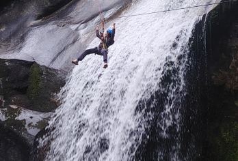 暑期寻菌·腾冲高黎贡山原始森林青岩子徒步一日游（2-6人团）【原始森林盲盒副本 古树遮天蔽日，苔藓软绒绒像童话地毯! 偶遇小松鼠、七彩小鸟，眼睛都看直了】
