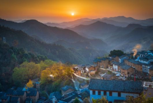 从黄山市区出发：黄山阳产土楼+新安江山水画廊包车一日游【不用拼车，专享包车自由出行!】