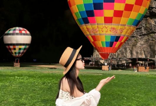 腾龙洞+土司城一日游+8人纯玩团+上门接送+本地司导【[免费接送]恩施城区内酒店和火车站提供免费接送服务，天天发团，纯玩无购物】