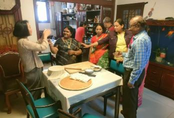 北京什刹海+恭王府+居民家学包饺子胡同半日游英文讲解【专业英文导游深度讲解带你了解老北京胡同文化，历史文化，民俗风情，特色美食体验，拒绝走马观花】