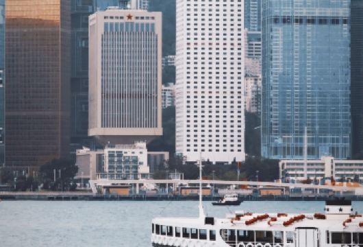 香港天星小轮一日游（尖沙咀码头专车接送，不含门票）【维港日落黄金航段​：黄昏18:00-19:00登船，看夕阳将海水染成琥珀色】