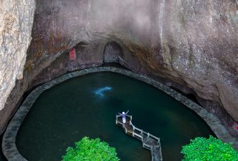 台州出发·雁荡山+大龙湫·三折瀑+灵峰+方洞包车1日游【车辆正规营运车辆，手续齐全，干净卫生，更宽，更舒服；】