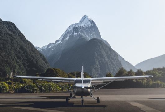 新西兰皇后镇往返+观光飞行+米尔福德峡湾游船+酒店接送【体验米尔福德峡湾的精华，此行程包括往返米尔福德峡湾的观光飞行以及乘船游览峡湾直至塔斯曼海。】