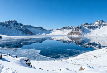 【二道起止2-6人精品小团】雾凇漂流＋长白山北景区+恩都里【雾凇漂流：冰河雾漫，穿行仙境。北景区：览天池，瀑布等火山奇观。 恩都里：沉浸式满族文化，观烟花表演秀】