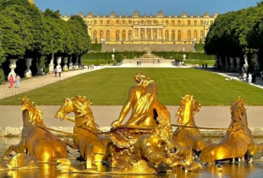 法国巴黎【枫丹白露宫＋凡尔赛宫】两宫中文包车一日游【踏入凡尔赛宫，仿佛走进了一个繁华的梦境。五彩的大理石墙壁光彩夺目，巨型水晶灯如瀑布般倾泻而下。】