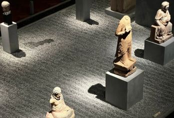 大足石刻2-8人小团一日游|中国世界文化遗产|可配英文讲解【世界文化遗产+中国5A景区，覆盖宝顶山、北山石刻，展现中国晚期石窟艺术精髓。】