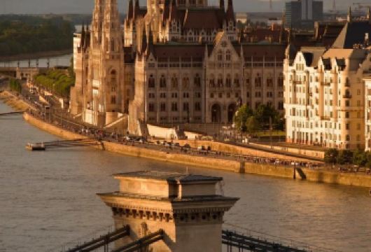 匈牙利布达佩斯多瑙河观光-赛切尼温泉浴场-布达城堡-包车私享【专业行程定制，精选热门景点，高效游玩不走回头路，贴心服务保障，轻松】