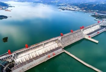 交运两坝一峡游船/三峡大坝/过葛洲坝一日活动【2-8人拼小团】【[产品特色]一定要来体验一次的船在水中行，人在画中游，岸上游玩三峡大坝触摸时代的记忆，览三峡大坝】