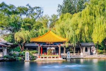 这就是济南丨济南8大景点私家一日游丨纯玩市区接送丨爱在泉城【[严选用车]行前必检，安全可靠专车，以荣威、瑞⻛、⼤通、别克、福特、星锐、江淮等为主；】