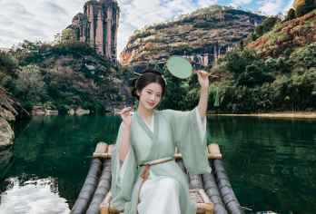 【保证有竹筏+观光票】武夷山九曲溪漂流+天游峰+武夷宫+品茶【[精致小团·山水漫游]武夷山一日精华五景，保证九曲竹筏+观光车，登天游峰俯瞰山水画卷】