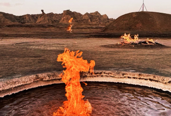 【跟着本地人玩库车】天山神秘大峡谷+拜城烈焰泉+红山石林【10小时VIP服务，拍摄打卡地，这里的每一寸土地都诉说着千年的故事，就仿佛穿越时空，回到那段丝绸之路】