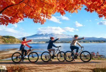 日本富士山+山中湖网红骑行+河口湖+罗森/日川时计店网红打卡【‍️ 山中湖90分钟网红骑行体验，沿奥运赛道欣赏富士山美景，如天气不佳可改乘白鸟号游船。】