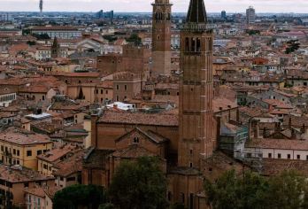 意大利米兰西尔米奥奈-维罗纳莎士比亚笔下爱情之城一日游【[选择包车的理由]异国安心畅玩-上门接送-24小时私人管家服务-行程灵活调鍪-返程可送米兰/威尼斯】