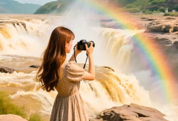 陕西壶口瀑布一日游【全新2+1头等舱+赠送延安火车接站】【[豪华座驾]2025全新2+1VIP头等舱，可选9座豪华明星座驾，每个位置TPC充电口~】