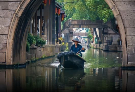 大咖说精讲鲁迅故里+安昌古镇绍兴一日游·坐乌篷船漫游·6人团【[趣味讲解]深度游玩安昌古镇+绍兴老街，鲁迅故里大咖说️精讲】