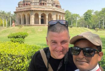 德里：老德里和新德里私人一日游【体验老德里的主要景点，乘坐令人兴奋的嘟嘟车游览集市。 我们参观了著名的库特卜塔，这是一座宏伟的建筑。 探索德里的双重魅力：古老与崭新】