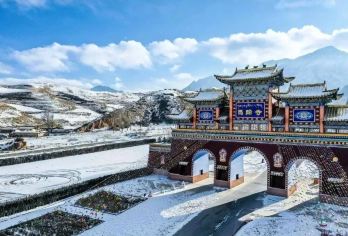 张掖马蹄寺风光旅游区半日游【早午班多套餐可选/定点上下车】【张掖站，张掖西站，免费接送，免费寄存行李(马蹄寺五一前仅早上班，五一后上下午班任选)】