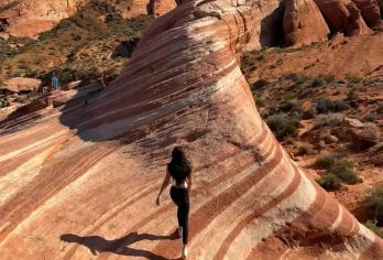 美国拉斯维加斯往返火焰谷+红岩峡谷-包车-精选【专属客服和本地中文司机，一家一团包车】