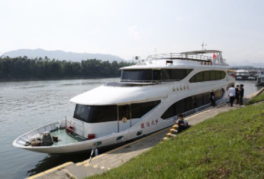 【私家团·包车】桂林漓江五星游船+银子岩+十里画廊一日游【[体验升级]告别传统拼车游，一单一团独立出游，时间玩法灵活可变，可定制玩法，真“纯玩”，重“体验”。】