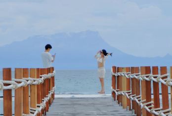 美人鱼岛 浮潜体验 | 沙巴 亚庇【美人鱼岛拥有令人叹为观止的碧绿海水和纯净的白色沙滩，非常适合浮潜、游泳和在宁静的环境中放松身心。这里海洋生物种类繁多，能见度极。这里水流平缓，礁石浅浅，泻湖平静，是浮潜新手的理想之地。】