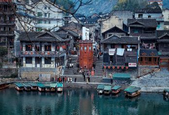 边城茶峒+边城洪安+矮寨奇观旅游区【一脚踏三省/三省闻鸡鸣】【《一脚踏三省，三省闻鸡鸣》作为川湘黔交界，同一天朋友圈打卡三个省，你就是朋友圈醉靓的小宝贝.】