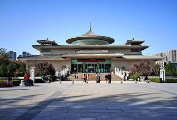 西安博物院+小雁塔遗址公园人工讲解/耳麦使用【专属私享小团：一团即一家，不拼团。时间自由灵活，与导游深度互动，拍照打卡从容，全程节奏舒缓，体验感好】