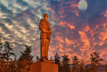 刘少奇故里+韶山故居/铜像/纪念馆/南岸私塾·深度一日活动【[如实描述 所见即所得]无忧出行，配备无线耳麦静听中国，文史导游深度讲解。亲子/爸妈/家庭出行无忧！】