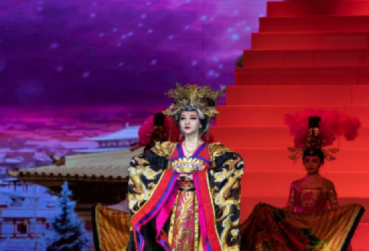 西安唐乐宫大唐女皇演出一日游【大型唐宫乐舞/饺子宴/宫廷宴】【中国首部大型唐宫乐舞《大唐女皇》,古典乐团现场伴奏和唐代排箫现场独奏，保证演出的艺术水准与品味。】