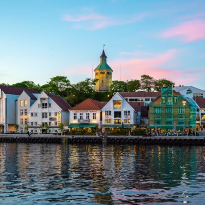 挪威+斯塔万格老城+布道台+吕瑟峡湾一日游【中英包车】