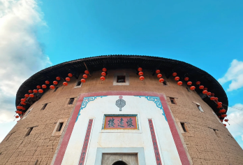 南靖云水谣古镇+怀远楼+和贵楼一日游【接送+午餐+讲解】【穿梭千年土楼群，打卡《云水谣》电影同款水车古榕，专业讲解解锁客家百年传奇，沉浸式感受世遗魅力。】