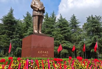 长沙往返《最忆韶山冲》张艺谋导演+毛泽东故居+花明楼1日活动【[歌舞剧]《最忆韶山冲》是一部由张艺谋执导的歌舞剧，科技与传统慨念碰撞融合的突破】