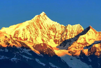 【梅里雪山丨日照金山】雾浓顶+纳帕海一日游（独克宗古城出发）【梅里雪山 | 日照金山】