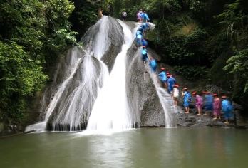 古东瀑布+漓江20元背景图+兴坪古镇一日游【纯玩8人小团】【[亮点一]夏季攀爬瀑布、清凉避暑胜地；20背景图桂林代表打卡点；】