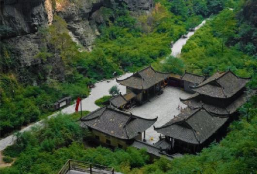 重庆武隆天生三桥+龙水峡地缝或仙女山公园纯玩一日游【〖纯玩大团〗往返大巴+门票+景区换乘车电梯（选或不选）+特色竹笼宴午餐+导游服务，主城五大商圈接驳;】