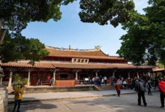 泉州大开元寺精讲解丨特邀本土人气主讲人讲述当地人文、故事【特邀本土人气主讲人为远道而来的客人，讲述当地人文、历史、故事，谈论古城美事。】