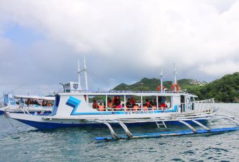 长滩岛跳岛游（西南旅游提供头盔潜水）【在这个经济实惠的旅游中，您可以花一天时间在美丽的长滩岛清澈的海水上游览。 对于想要探索海滩并通过游泳和浮潜近距离观察不同种类海洋生物的人来说，这是完美的选择。 头盔潜水是一项备受欢迎的水上活动。在长滩岛体验独一无二的海底探险，体验在海底漫步的乐趣。】