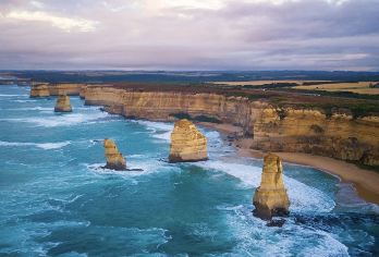墨尔本大洋路步道+十二门徒岩+洛克阿德峡谷一日游【英文团】【[经典行程]十二门徒岩，网红打卡地！难忘行程，不容错过！ 感受澳洲海岸线的独特魅力！】