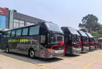 陕西黄河壶口瀑布+黄帝陵一日游【可选20人团·专车接早】【[高端座驾]2025全新行政商务舱1+1坐席20人团，超大空间，无惧远途车程！】